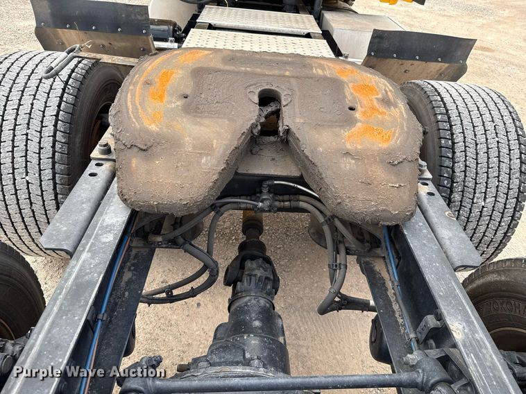 image for item EJ4579 2021 Freightliner Cascadia 126 semi truck