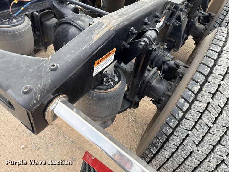 image for item EJ4579 2021 Freightliner Cascadia 126 semi truck