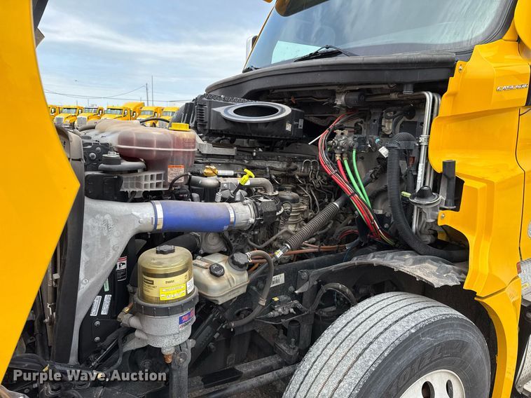 image for item EJ4579 2021 Freightliner Cascadia 126 semi truck