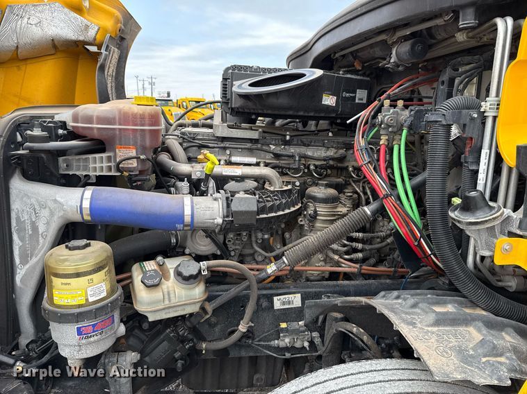 image for item EJ4579 2021 Freightliner Cascadia 126 semi truck