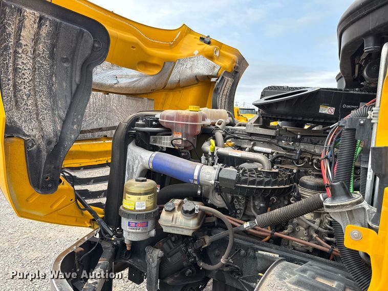 image for item EJ4579 2021 Freightliner Cascadia 126 semi truck