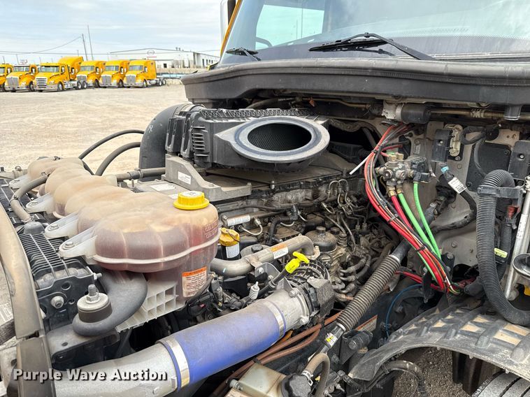 image for item EJ4579 2021 Freightliner Cascadia 126 semi truck