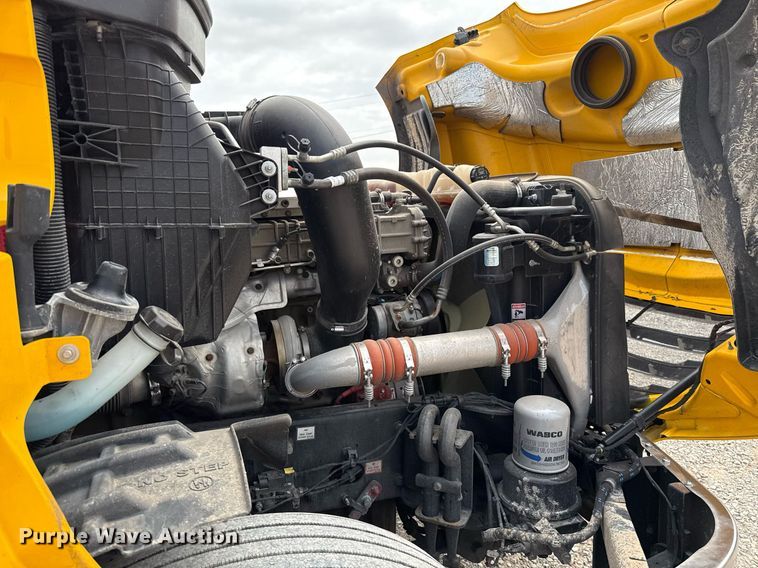 image for item EJ4579 2021 Freightliner Cascadia 126 semi truck