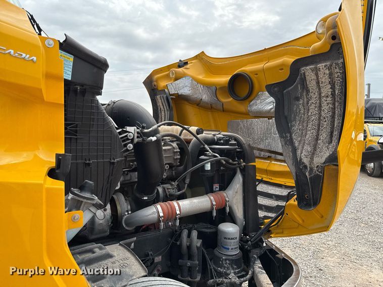 image for item EJ4579 2021 Freightliner Cascadia 126 semi truck