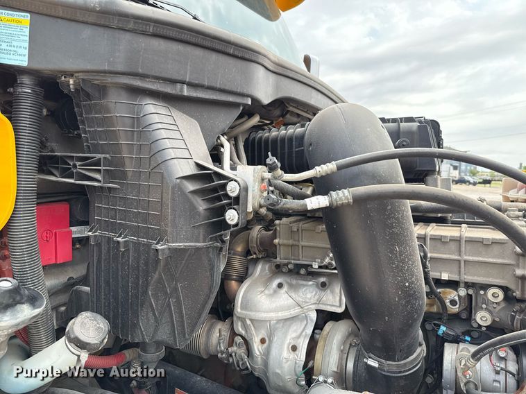 image for item EJ4579 2021 Freightliner Cascadia 126 semi truck