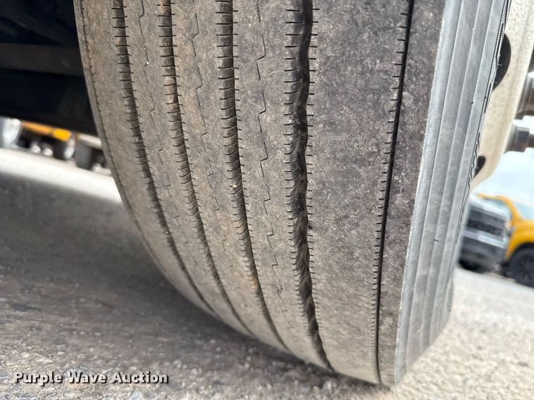 image for item EJ4579 2021 Freightliner Cascadia 126 semi truck