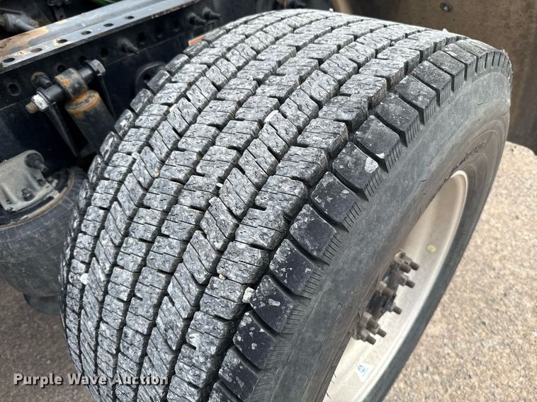 image for item EJ4579 2021 Freightliner Cascadia 126 semi truck