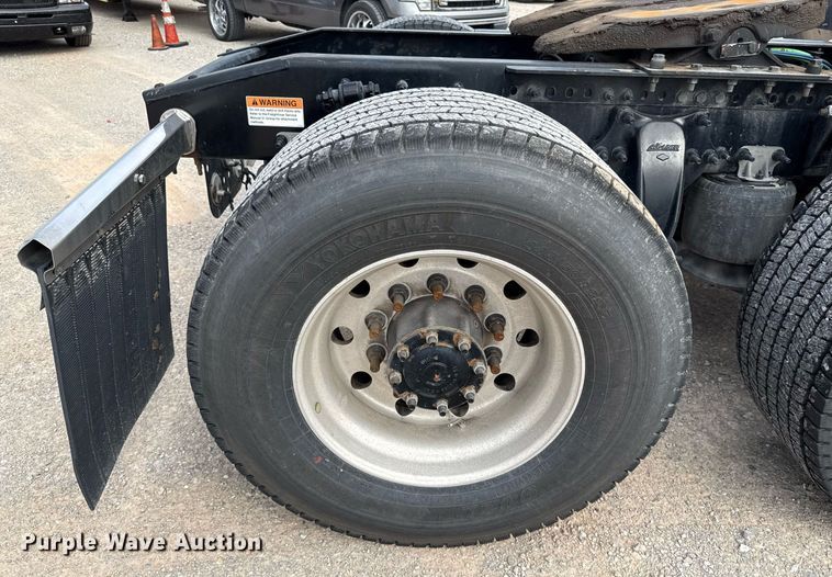 image for item EJ4579 2021 Freightliner Cascadia 126 semi truck