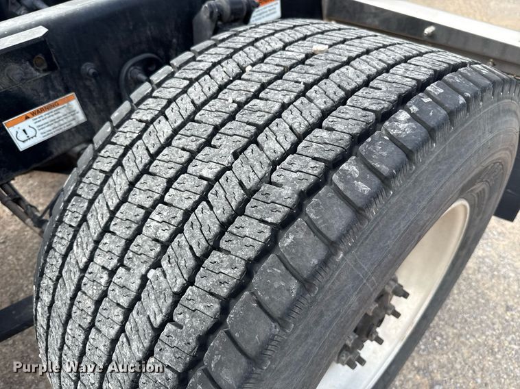 image for item EJ4579 2021 Freightliner Cascadia 126 semi truck