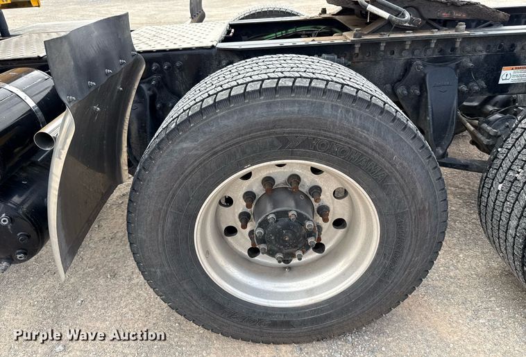 image for item EJ4579 2021 Freightliner Cascadia 126 semi truck