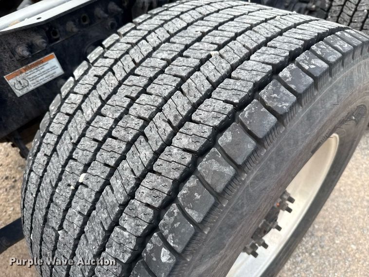 image for item EJ4579 2021 Freightliner Cascadia 126 semi truck