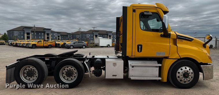 image for item EJ4580 2021 Freightliner Cascadia 126 semi truck