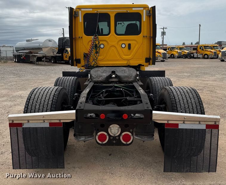 image for item EJ4580 2021 Freightliner Cascadia 126 semi truck