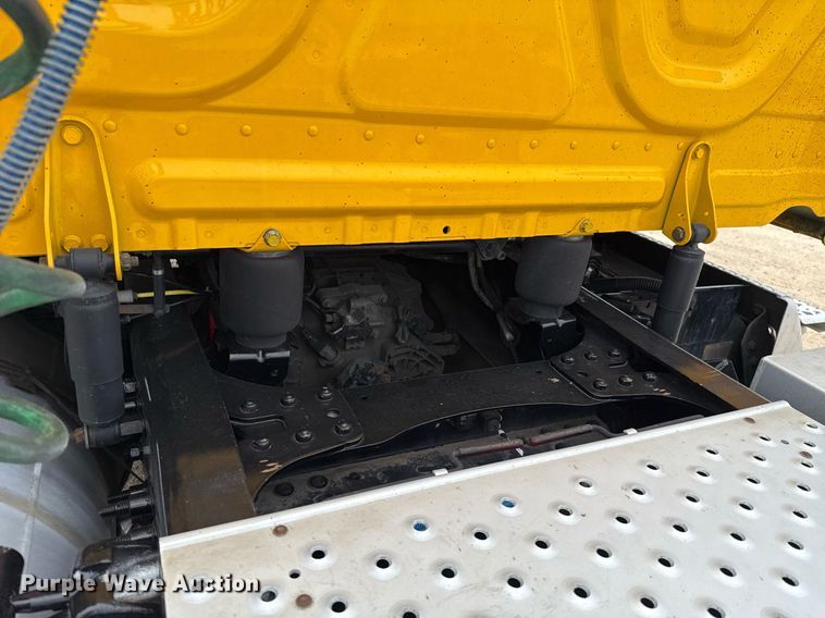 image for item EJ4580 2021 Freightliner Cascadia 126 semi truck