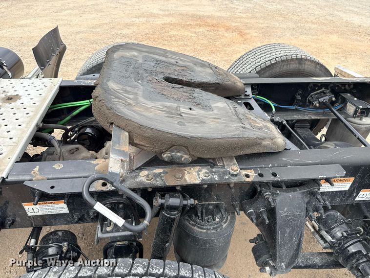 image for item EJ4580 2021 Freightliner Cascadia 126 semi truck