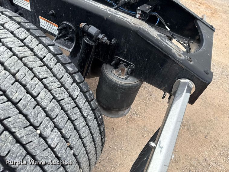 image for item EJ4580 2021 Freightliner Cascadia 126 semi truck