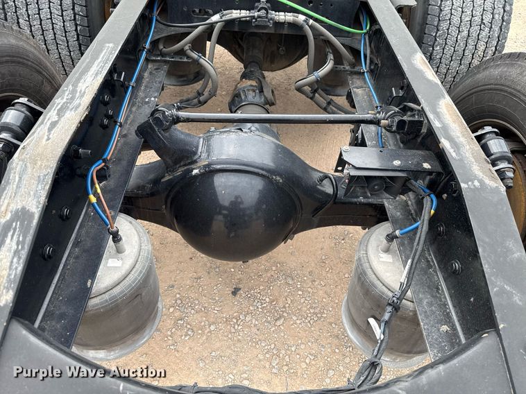 image for item EJ4580 2021 Freightliner Cascadia 126 semi truck