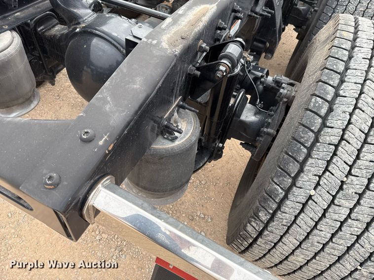 image for item EJ4580 2021 Freightliner Cascadia 126 semi truck