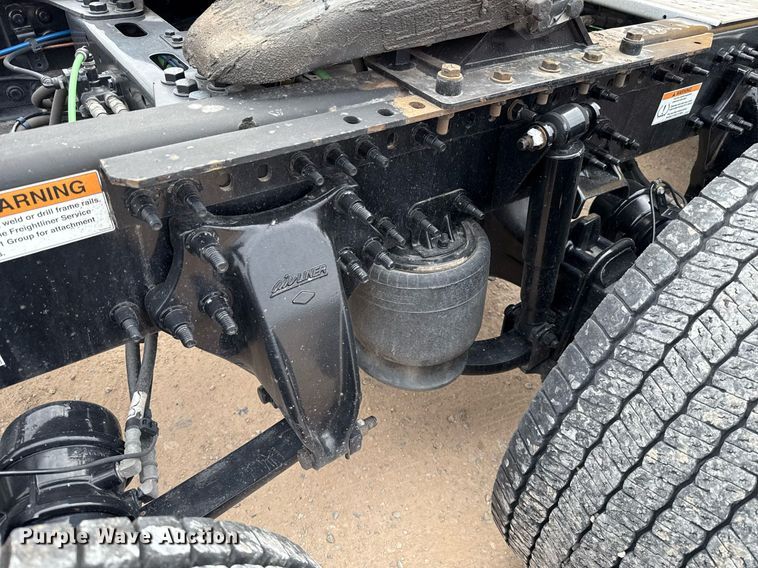 image for item EJ4580 2021 Freightliner Cascadia 126 semi truck