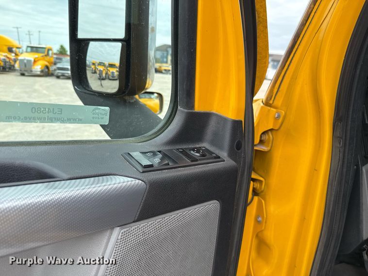 image for item EJ4580 2021 Freightliner Cascadia 126 semi truck