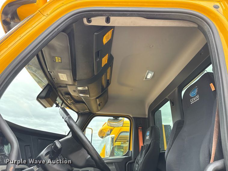 image for item EJ4580 2021 Freightliner Cascadia 126 semi truck