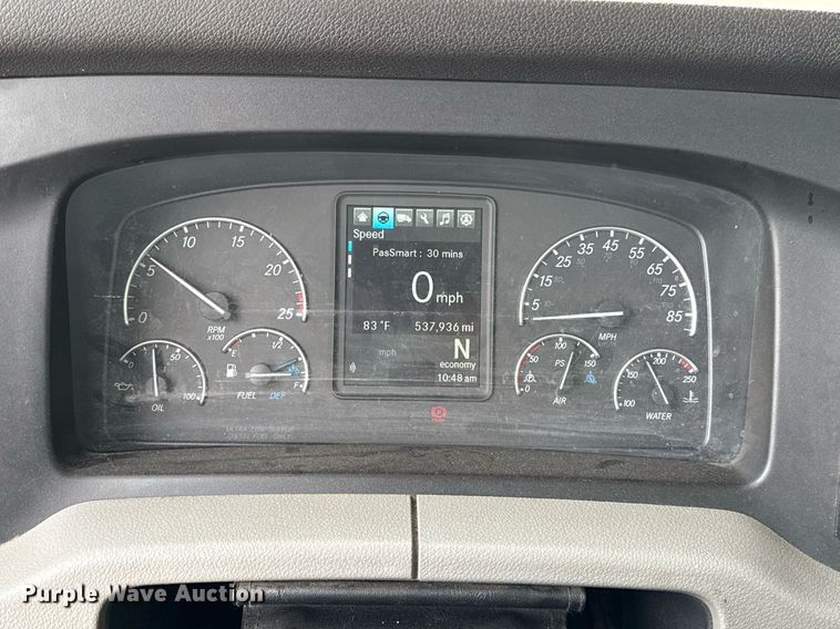 image for item EJ4580 2021 Freightliner Cascadia 126 semi truck