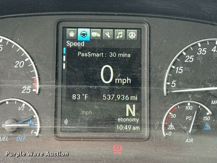 image for item EJ4580 2021 Freightliner Cascadia 126 semi truck