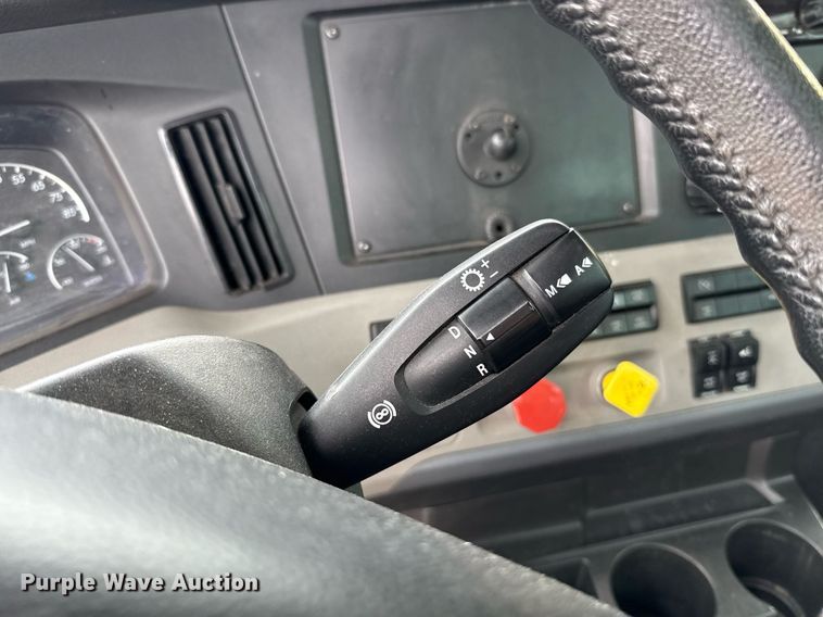 image for item EJ4580 2021 Freightliner Cascadia 126 semi truck