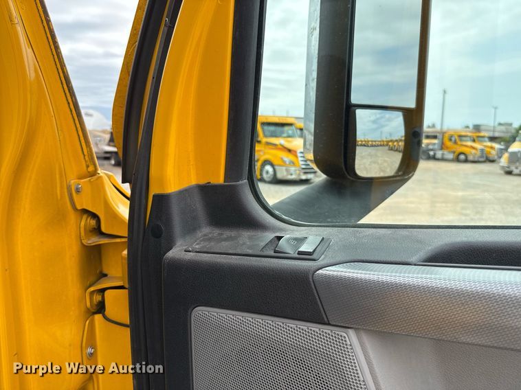 image for item EJ4580 2021 Freightliner Cascadia 126 semi truck