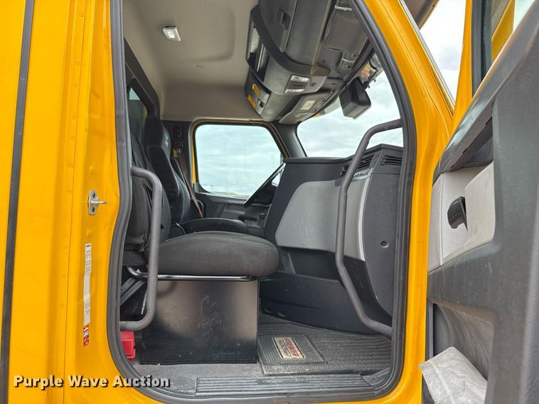 image for item EJ4580 2021 Freightliner Cascadia 126 semi truck