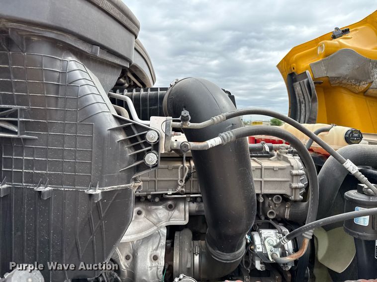 image for item EJ4580 2021 Freightliner Cascadia 126 semi truck