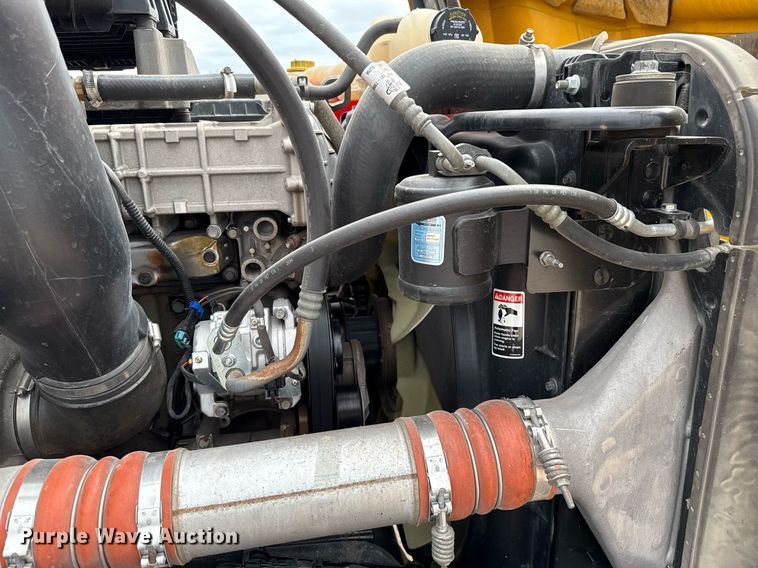 image for item EJ4580 2021 Freightliner Cascadia 126 semi truck