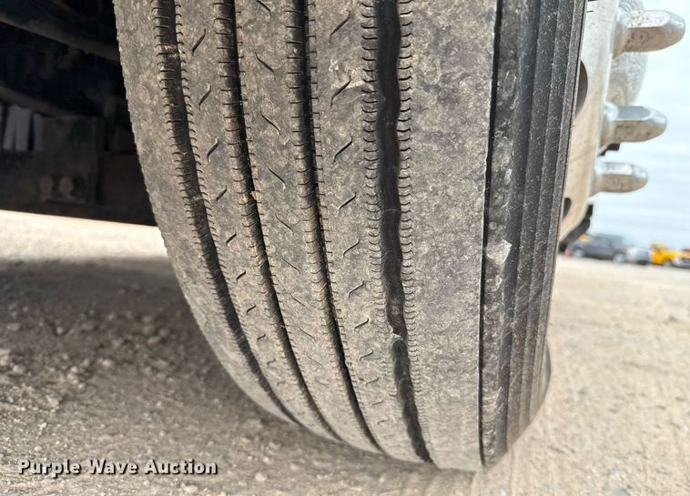 image for item EJ4580 2021 Freightliner Cascadia 126 semi truck