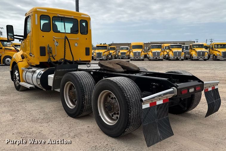 image for item EJ4581 2021 Kenworth T680 semi truck