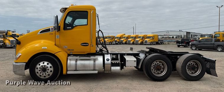 image for item EJ4581 2021 Kenworth T680 semi truck