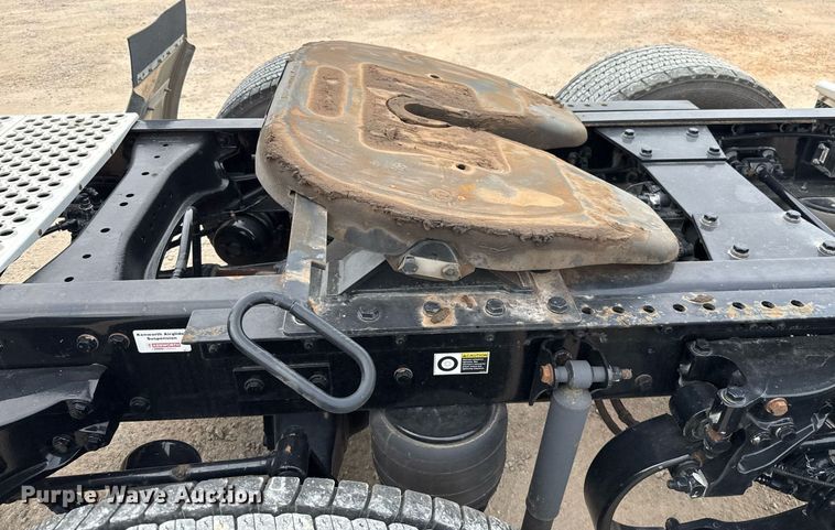 image for item EJ4581 2021 Kenworth T680 semi truck