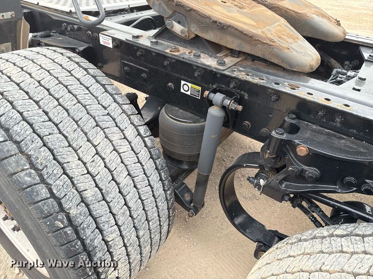 image for item EJ4581 2021 Kenworth T680 semi truck