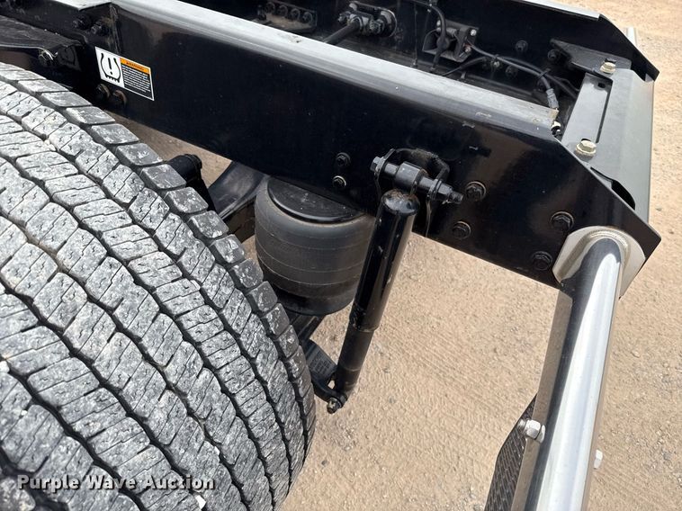 image for item EJ4581 2021 Kenworth T680 semi truck