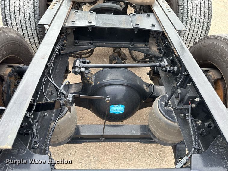 image for item EJ4581 2021 Kenworth T680 semi truck