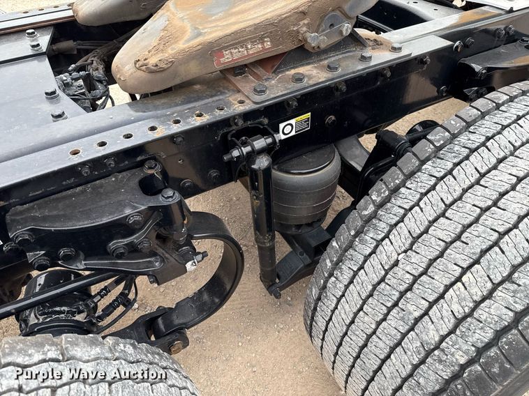 image for item EJ4581 2021 Kenworth T680 semi truck