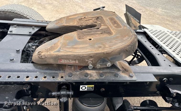 image for item EJ4581 2021 Kenworth T680 semi truck