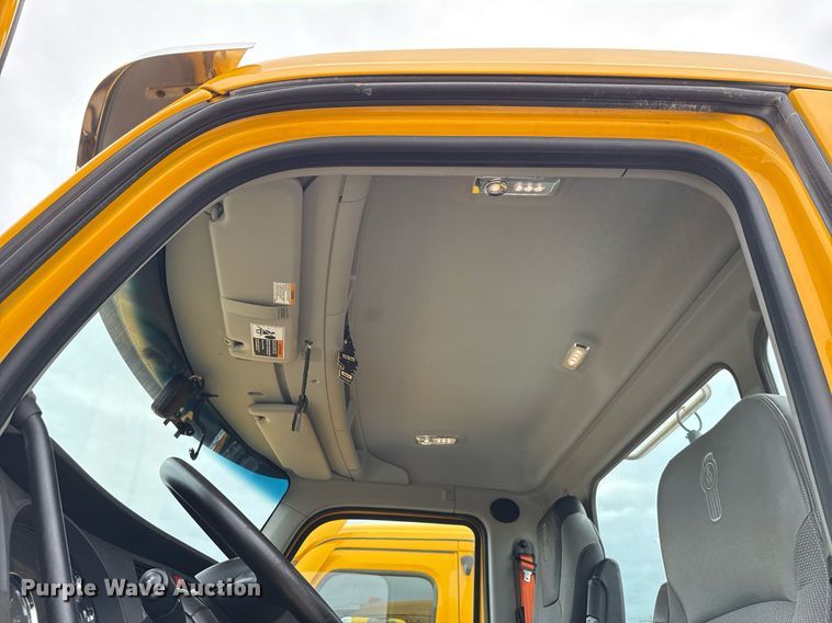 image for item EJ4581 2021 Kenworth T680 semi truck