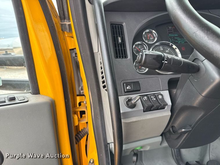 image for item EJ4581 2021 Kenworth T680 semi truck