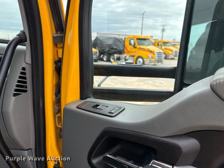 image for item EJ4581 2021 Kenworth T680 semi truck