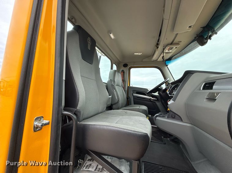 image for item EJ4581 2021 Kenworth T680 semi truck