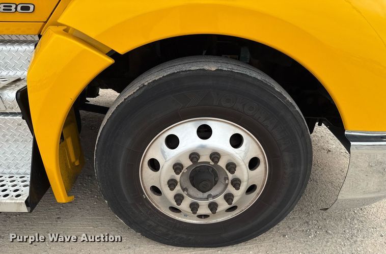 image for item EJ4581 2021 Kenworth T680 semi truck