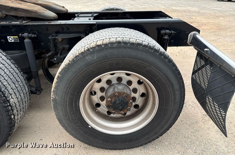 image for item EJ4581 2021 Kenworth T680 semi truck