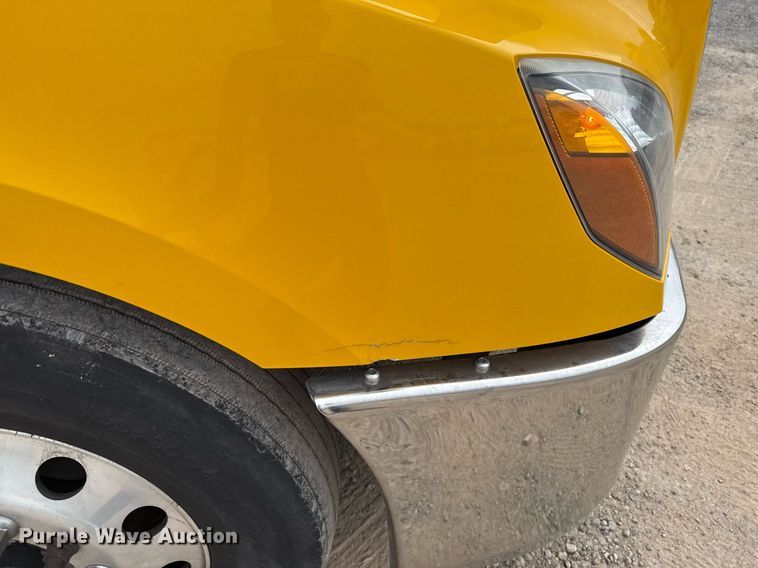 image for item EJ4582 2021 Freightliner Cascadia 126 semi truck