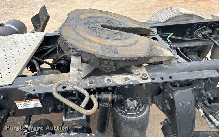 image for item EJ4582 2021 Freightliner Cascadia 126 semi truck