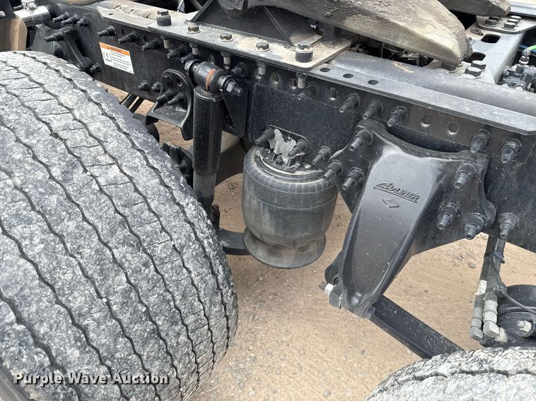 image for item EJ4582 2021 Freightliner Cascadia 126 semi truck